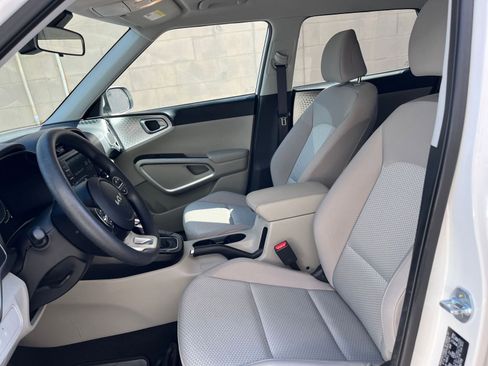 Used 2025 Kia Soul LX w/ LX Technology Package image 24