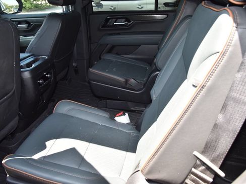Used 2025 GMC Yukon AT4 w/ AT4 Premium Package AWD/4WD image 11