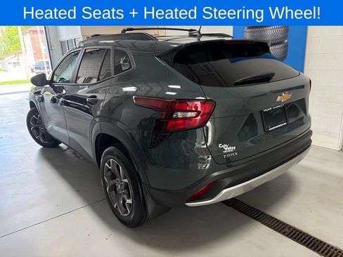 Used 2025 Chevrolet Trax LT w/ LT Convenience Package FWD image 8