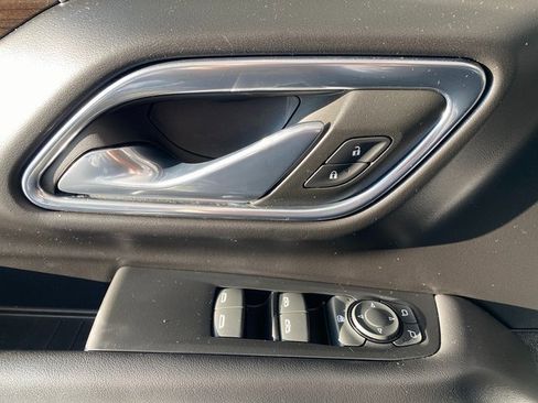 Used 2023 GMC Yukon SLE w/ Gmc Pro Safety Plus Package image 12