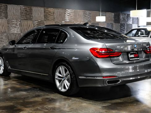 Used 2018 BMW 750i xDrive AWD/4WD image 12