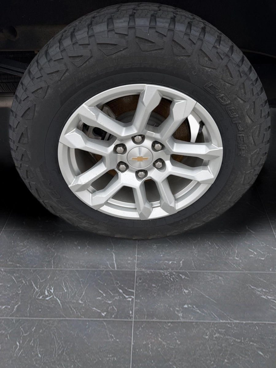 Used 2025 Chevrolet Silverado 1500 LT AWD/4WD image 19