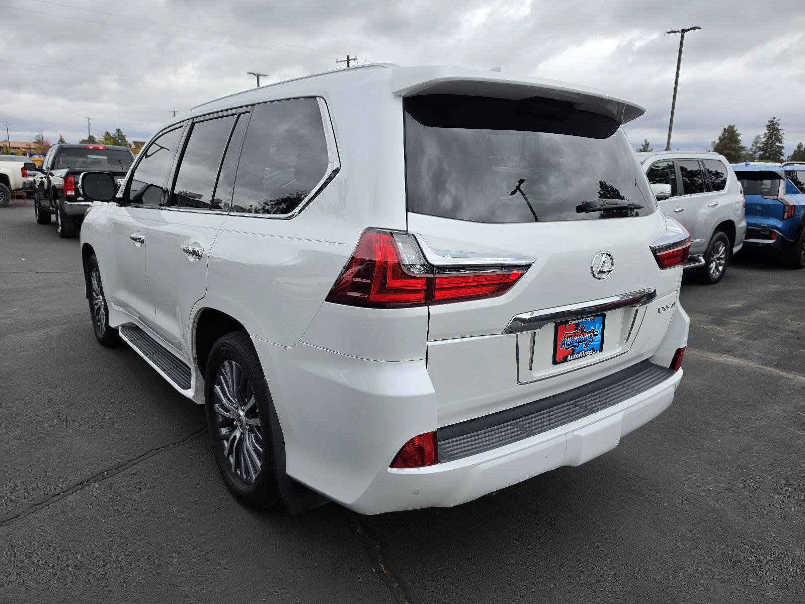 Used 2018 Lexus LX 570 4WD image 2
