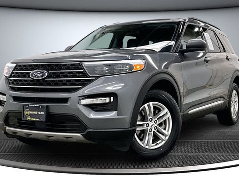 Used 2023 Ford Explorer XLT w/ Equipment Group 202A AWD/4WD image 3