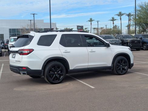 Used 2025 Honda Pilot Black Edition image 5