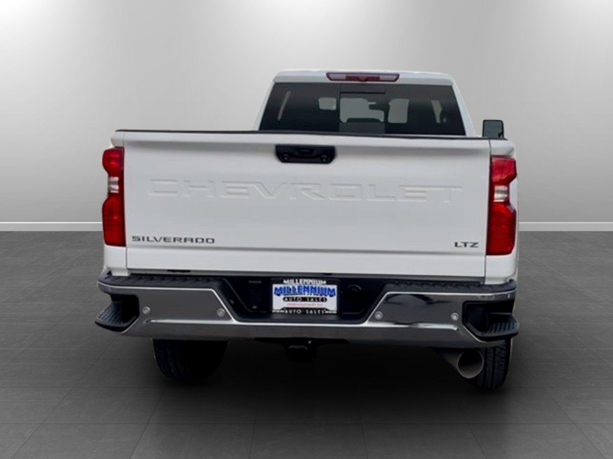 Used 2021 Chevrolet Silverado 3500 LTZ w/ LTZ Convenience Package AWD/4WD image 6