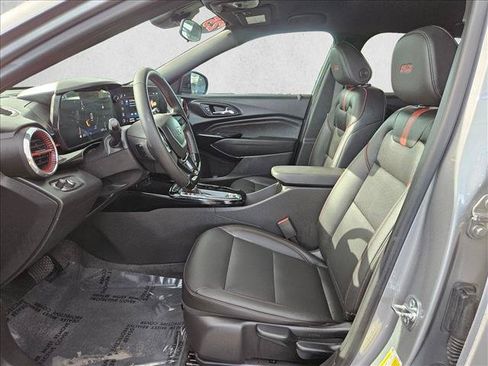 Used 2025 Chevrolet Trax RS w/ Driver Confidence Package FWD image 15
