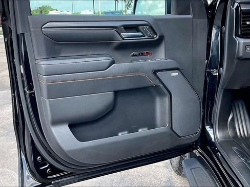 Used 2023 GMC Sierra 1500 AT4 w/ AT4 Premium Package AWD/4WD image 17