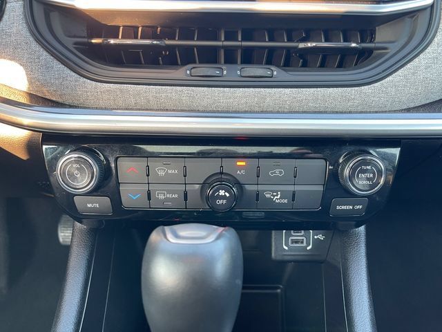 Used 2023 Jeep Compass Latitude w/ Sun and Sound Group AWD/4WD image 25