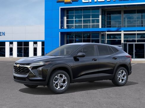 New 2026 Chevrolet Trax LS w/ LS Convenience Package FWD image 2