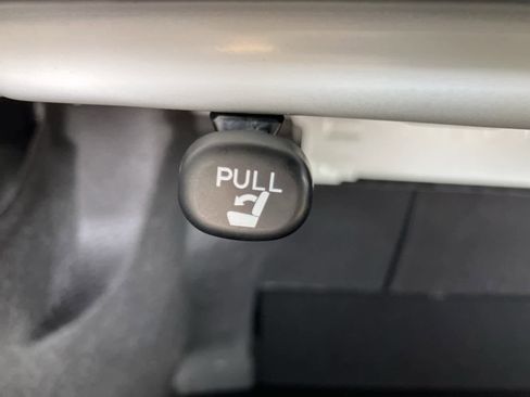 Used 2025 Toyota Camry SE image 27