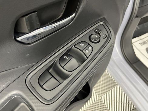 Used 2025 Nissan Versa SV w/ Trunk Package FWD image 27