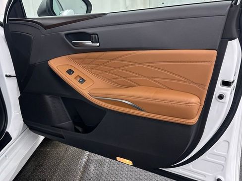 Used 2019 Toyota Avalon Limited FWD image 34