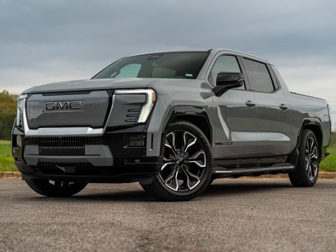 Used 2024 GMC Sierra EV Denali image 4