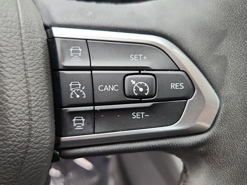 Used 2023 Jeep Compass Limited w/ Sun and Sound Group AWD/4WD image 19
