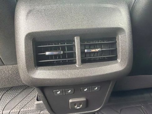 Used 2022 Chevrolet Equinox Premier FWD image 15
