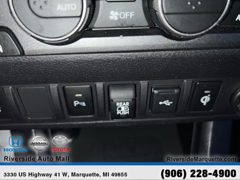 Used 2020 Toyota Tacoma TRD Off-Road w/ TRD Premium Off Road Package AWD/4WD image 18
