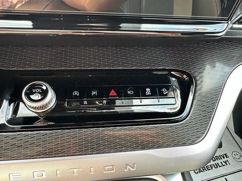 New 2025 Ford Expedition Platinum w/ Stealth Performance Package AWD/4WD image 24