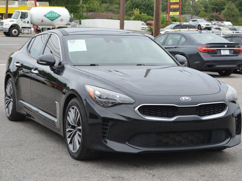 Used 2019 Kia Stinger Premium RWD image 2