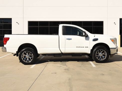 Used 2017 Nissan Titan SV image 10