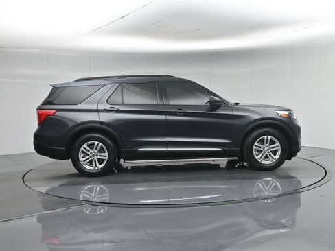 Certified 2022 Ford Explorer XLT RWD image 34