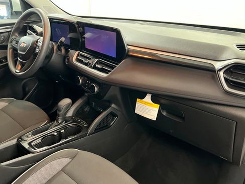Used 2025 Chevrolet TrailBlazer LT AWD/4WD image 24