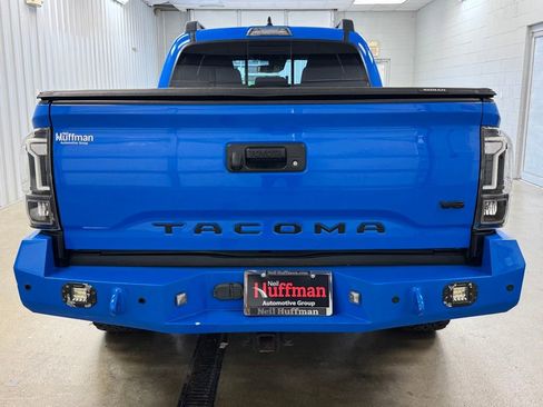 Used 2020 Toyota Tacoma TRD Off-Road w/ Technology Package AWD/4WD image 7