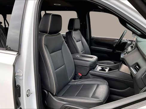 Used 2023 Chevrolet Suburban Premier image 20