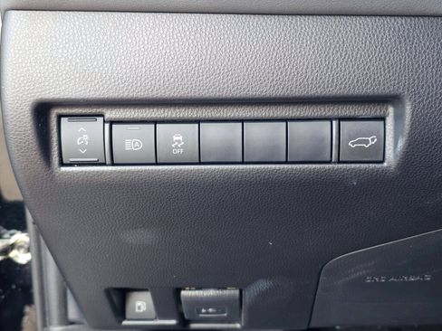 Used 2021 Toyota Venza LE AWD/4WD image 20