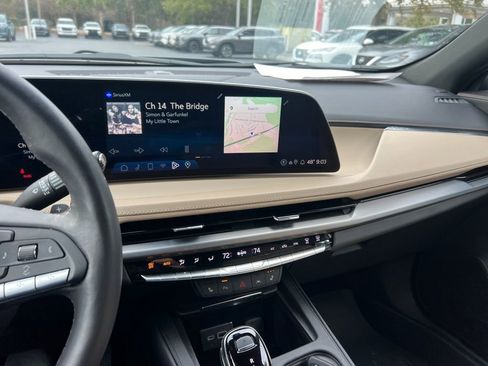 Certified 2024 Cadillac XT4 Luxury w/ Cold Weather Package image 16