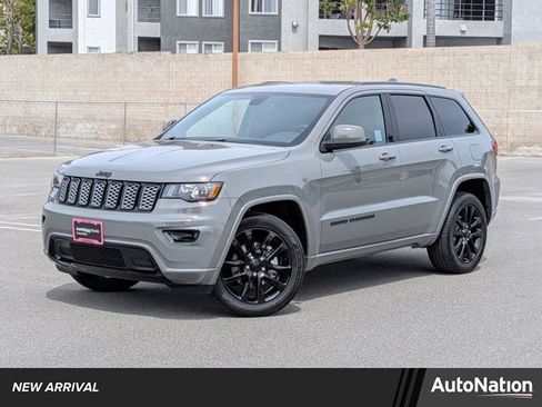 Used 2020 Jeep Grand Cherokee Altitude image 1