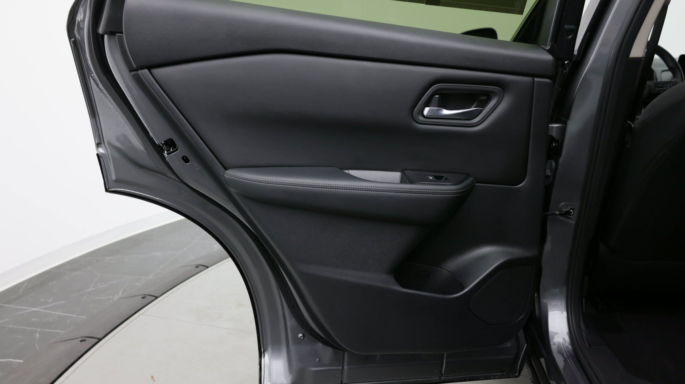 Used 2024 Nissan Rogue SV FWD image 28