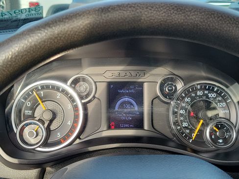 Used 2022 RAM 2500 Tradesman w/ Chrome Appearance Group AWD/4WD image 16