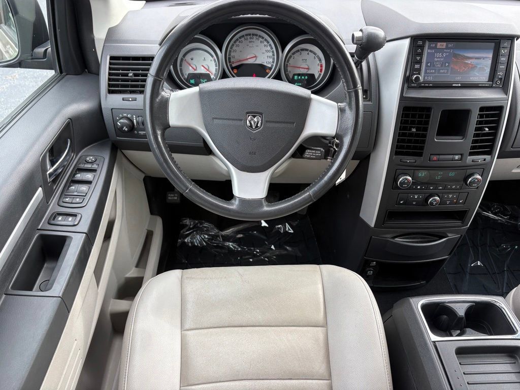 Used 2008 Dodge Grand Caravan SXT FWD image 16