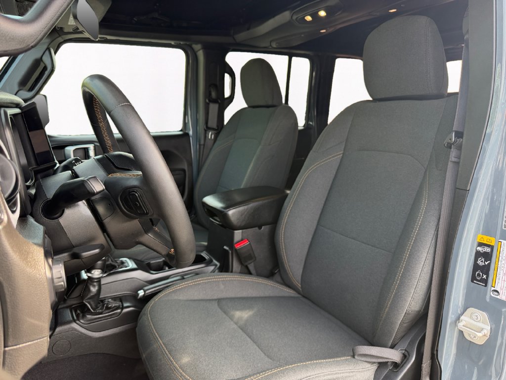 Used 2024 Jeep Wrangler Unlimited AWD/4WD image 9