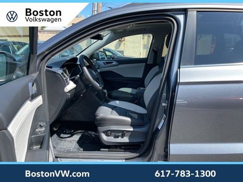 Used 2025 Volkswagen Taos SEL image 25