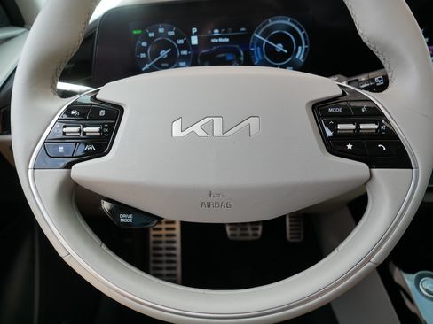Used 2023 Kia Niro Wave FWD image 25