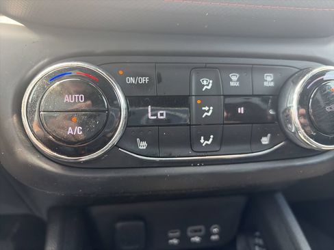 Used 2022 Chevrolet TrailBlazer RS w/ Sun and Liftgate Package FWD image 25