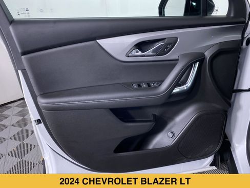 Certified 2024 Chevrolet Blazer LT w/ Convenience Package FWD image 11