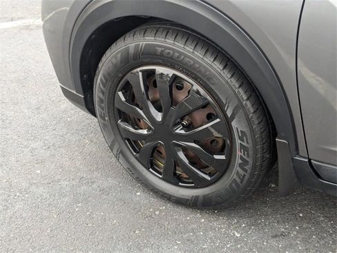 Used 2020 Nissan Kicks S image 22