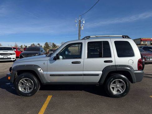 Used 2005 Jeep Liberty Renegade w/ Trailer Tow Group image 6