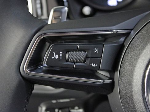 Used 2025 Porsche Macan image 22