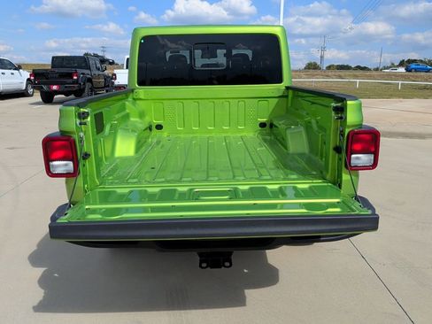 New 2025 Jeep Gladiator Sport image 41