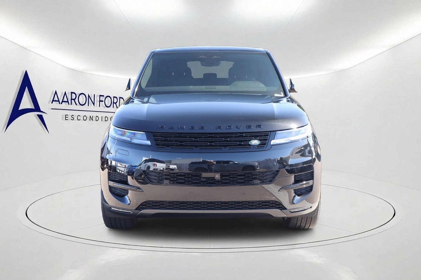 Used 2025 Land Rover Range Rover Sport SE AWD/4WD image 2