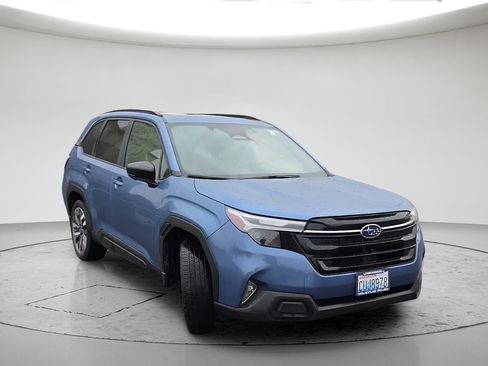 Used 2025 Subaru Forester Touring w/ Popular Package - Touring AWD/4WD image 3