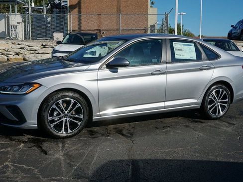 Used 2026 Volkswagen Jetta Sport FWD image 2