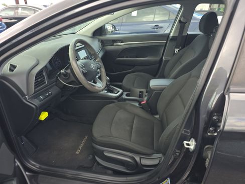 Used 2020 Hyundai Elantra SE w/ Cargo Package (C1) FWD image 11