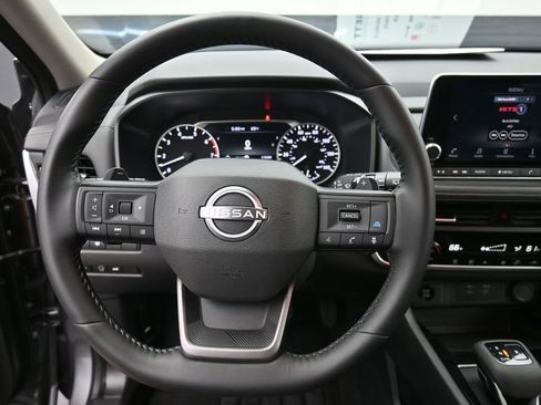 Used 2025 Nissan Rogue SV AWD/4WD image 7