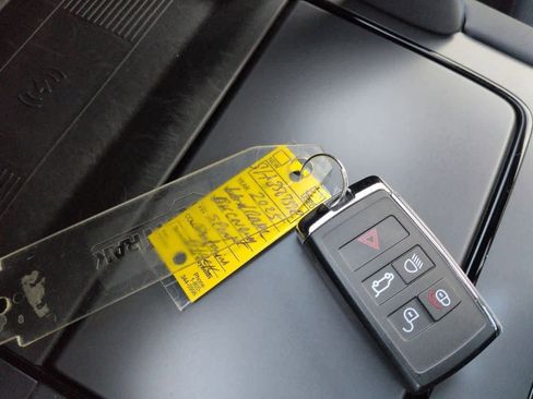 Used 2025 Land Rover Discovery Sport Dynamic SE image 36