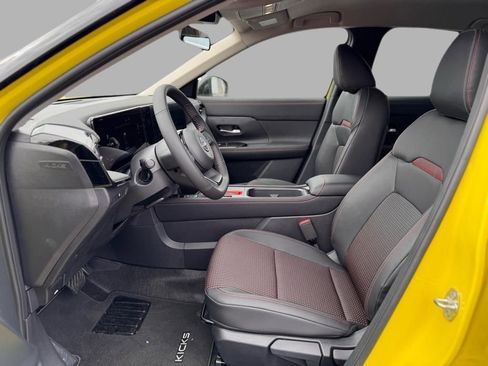 Certified 2025 Nissan Kicks SR image 22